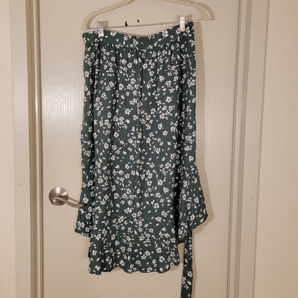 Salt Water Luxe Green Floral Skirt Size Large - Picture 2 of 2